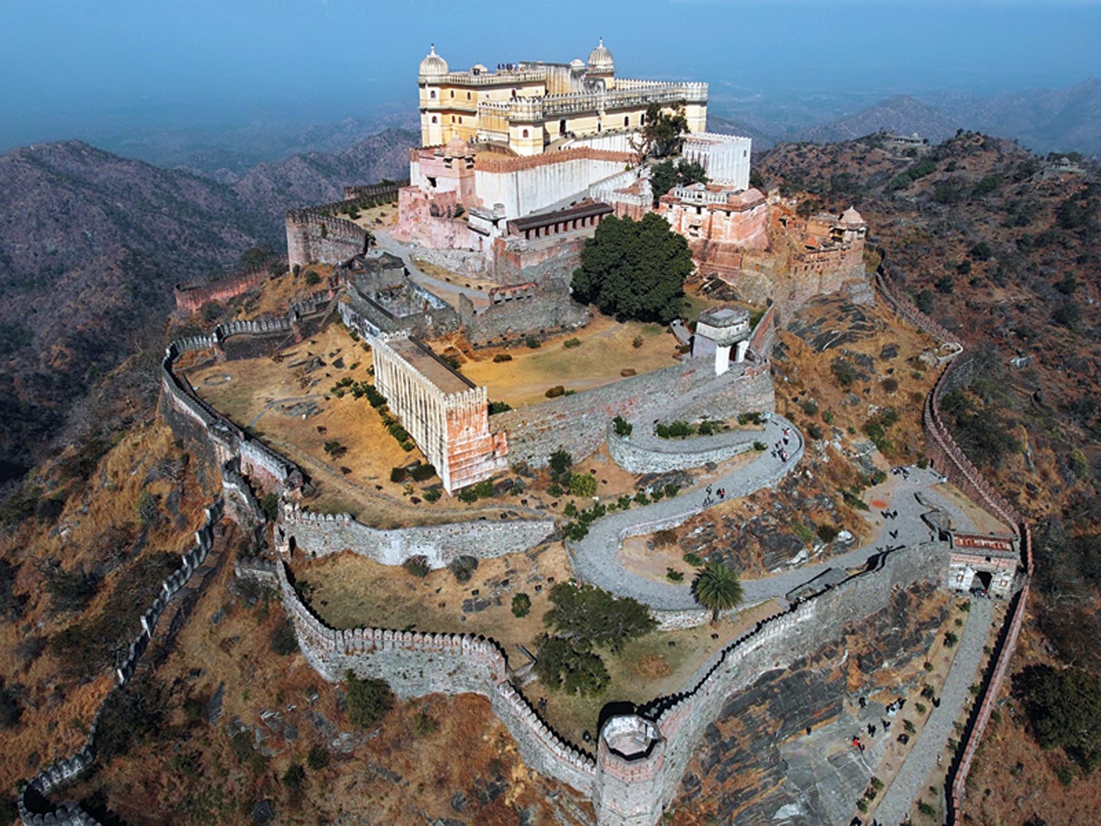 Kumbhalgarh + Ranakpur taxi from Udaipur
