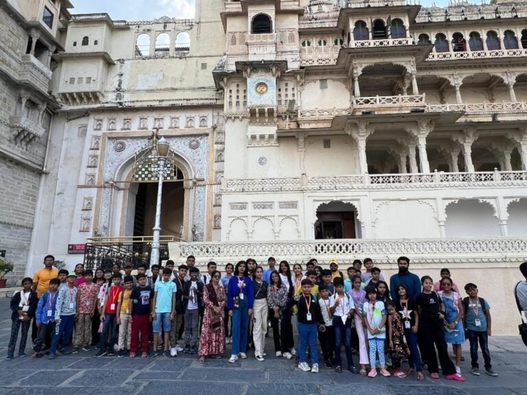 A tour group we drove at Udaipur City Palace